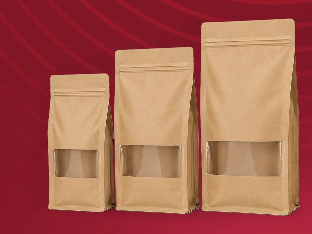 Kraft Flat Bottom (Pencereli) — Geniş pencereli, kilitli kraft kare taban torba; içerik dışarıdan görünür.